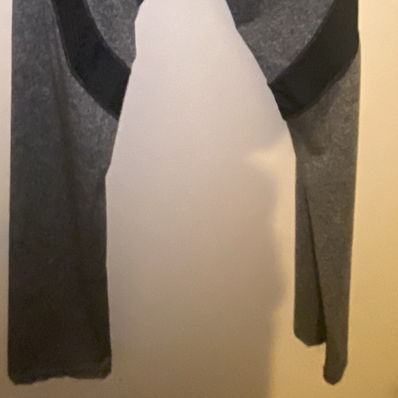 🆕Women’s plus grey leggings with pockets size 3X - Picture 9 of 13